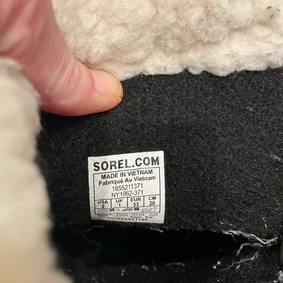 Kid’s Sorel snow boots, size 2. - Picture 5 of 5